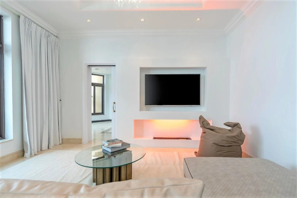 Дубай: Seaview Penthouse with Private Gym & Outdoor Pool