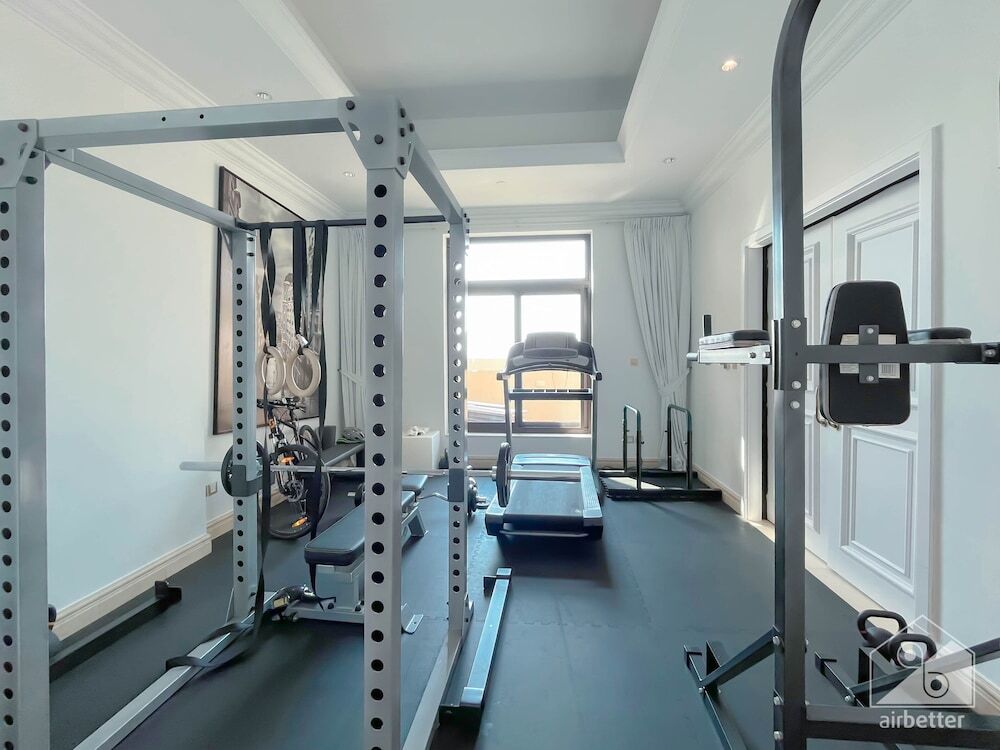 Дубай: Seaview Penthouse with Private Gym & Outdoor Pool