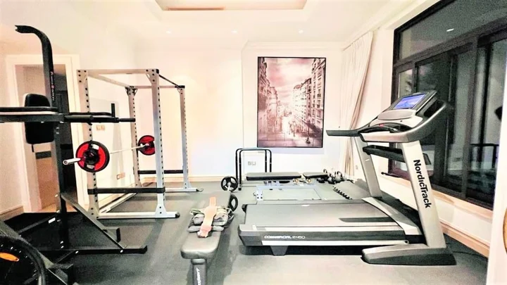Дубай: Seaview Penthouse with Private Gym & Outdoor Pool
