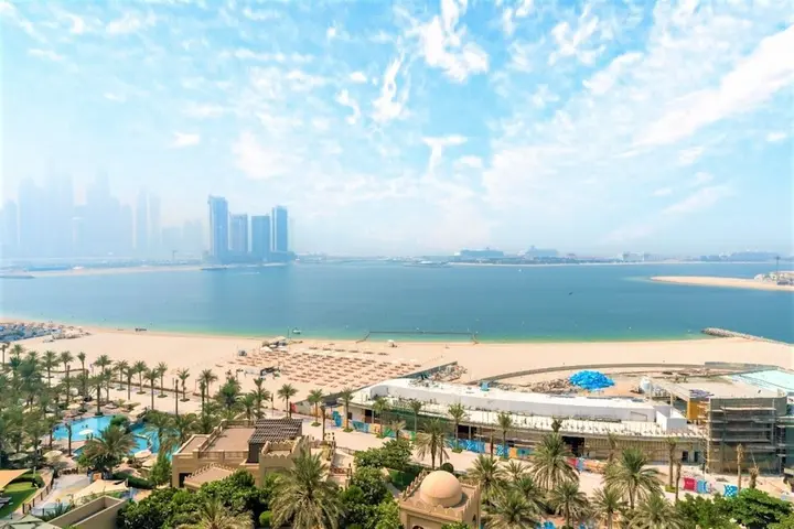 Дубай: Seaview Penthouse with Private Gym & Outdoor Pool