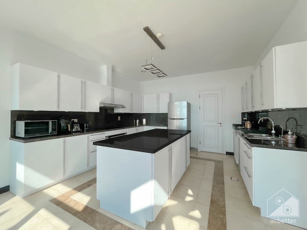 Дубай: Seaview Penthouse with Private Gym & Outdoor Pool