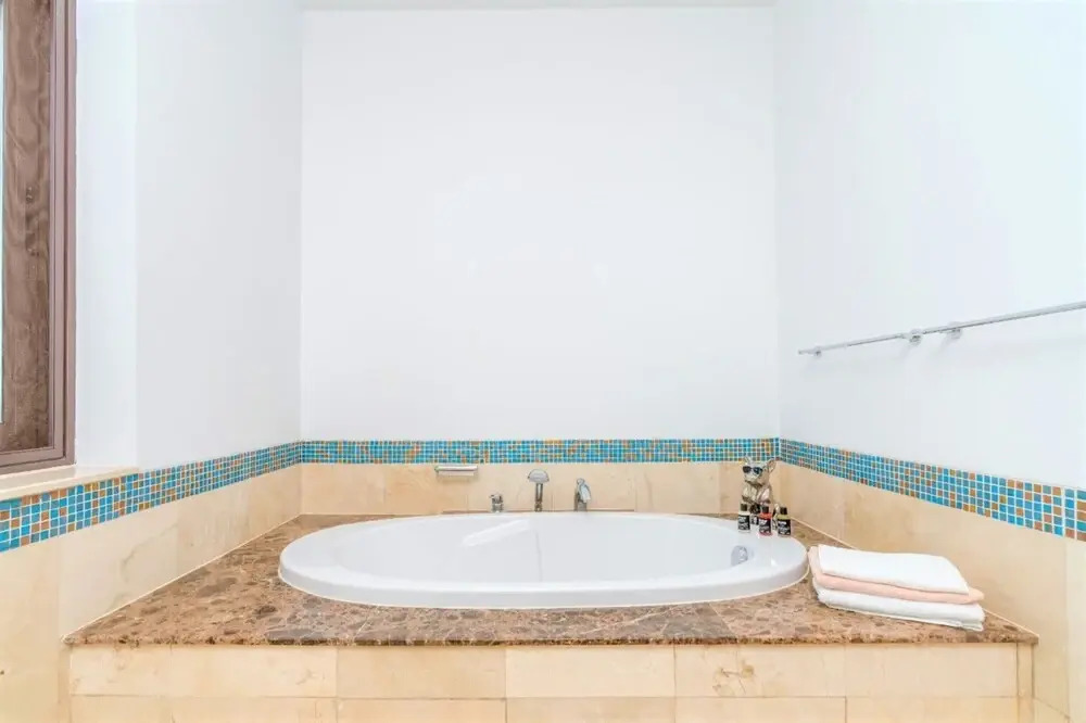 Дубай: Seaview Penthouse with Private Gym & Outdoor Pool