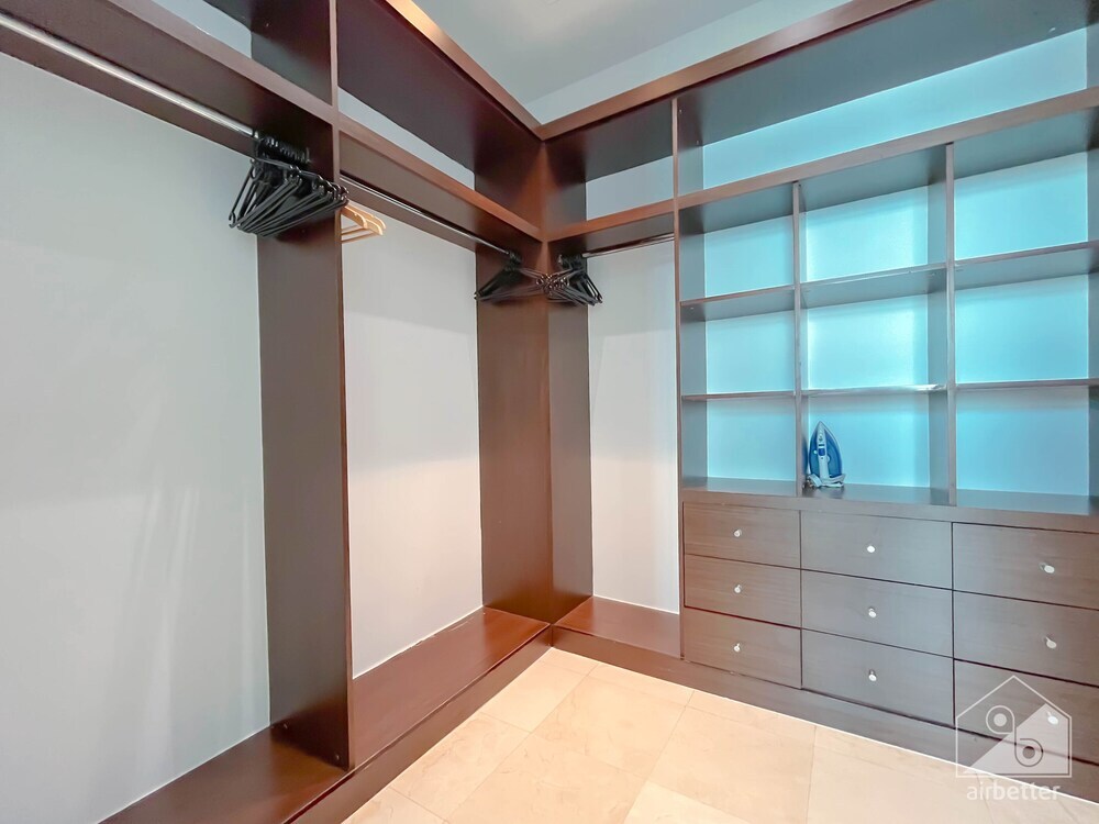 Дубай: Seaview Penthouse with Private Gym & Outdoor Pool