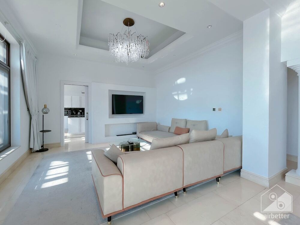 Дубай: Seaview Penthouse with Private Gym & Outdoor Pool