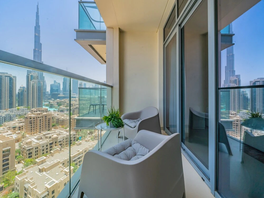 Дубай: Monty Holiday Home - Serene & Modern Apartment With Burj Khalifa View