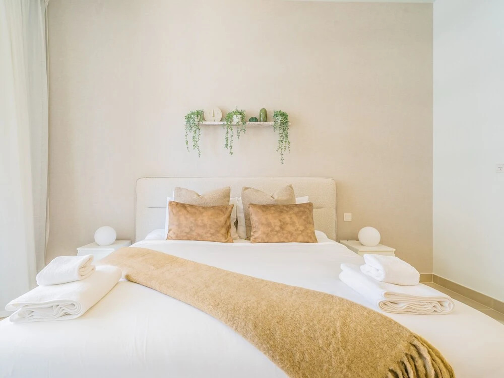 Дубай: Monty Holiday Home - Serene & Modern Apartment With Burj Khalifa View