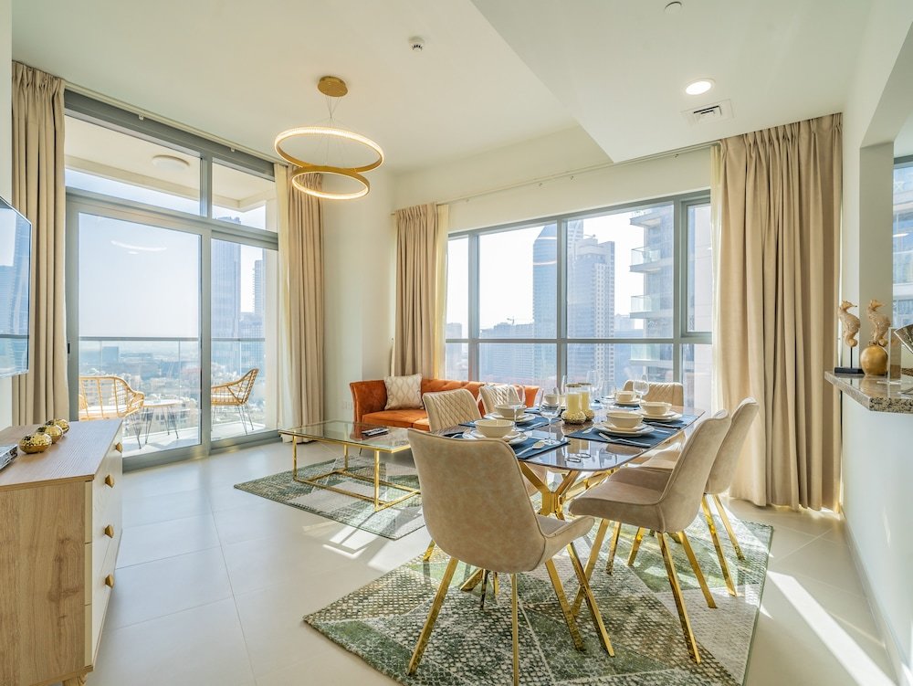Дубай: Glamorous Apartment Facing Burj Khalifa