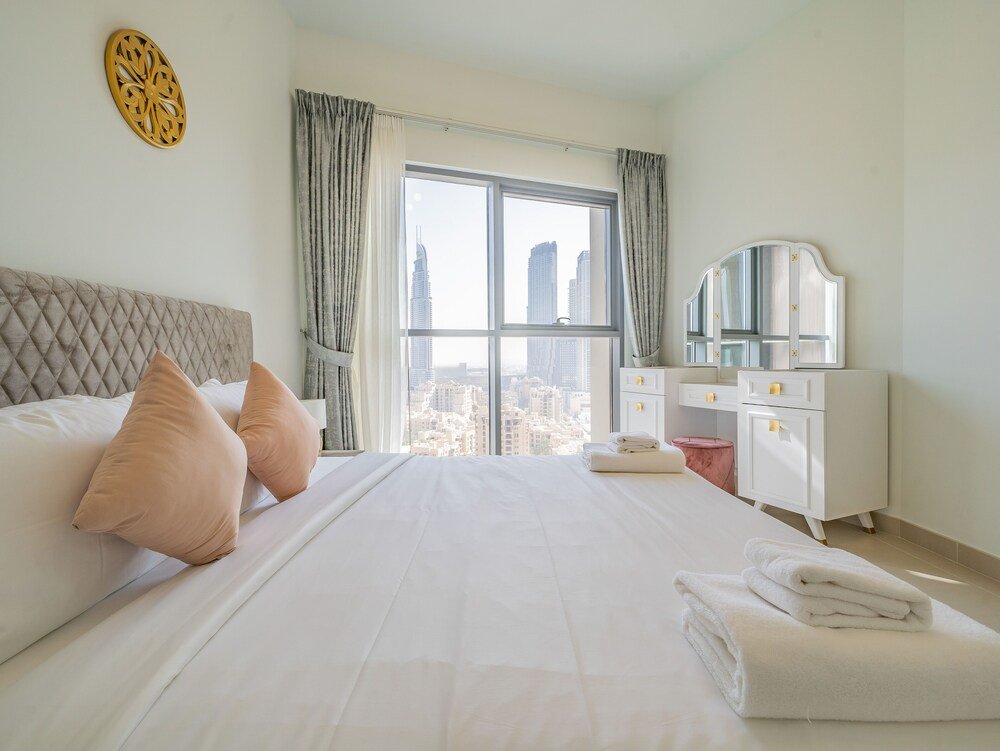 Дубай: Glamorous Apartment Facing Burj Khalifa