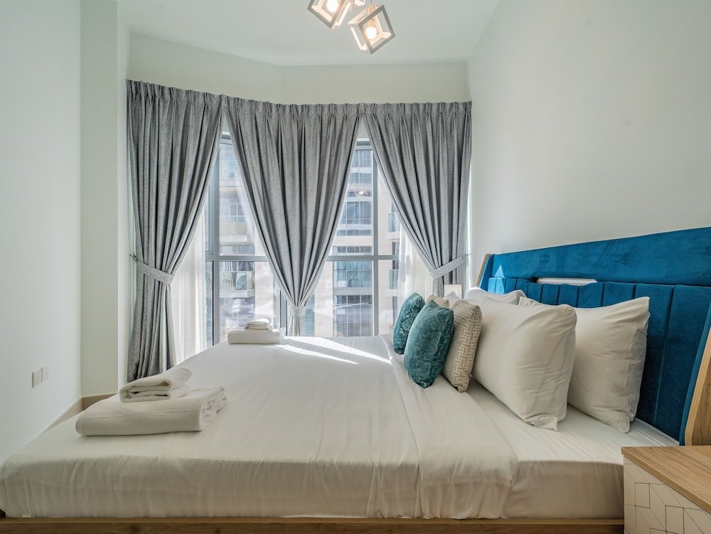 Дубай: Glamorous Apartment Facing Burj Khalifa