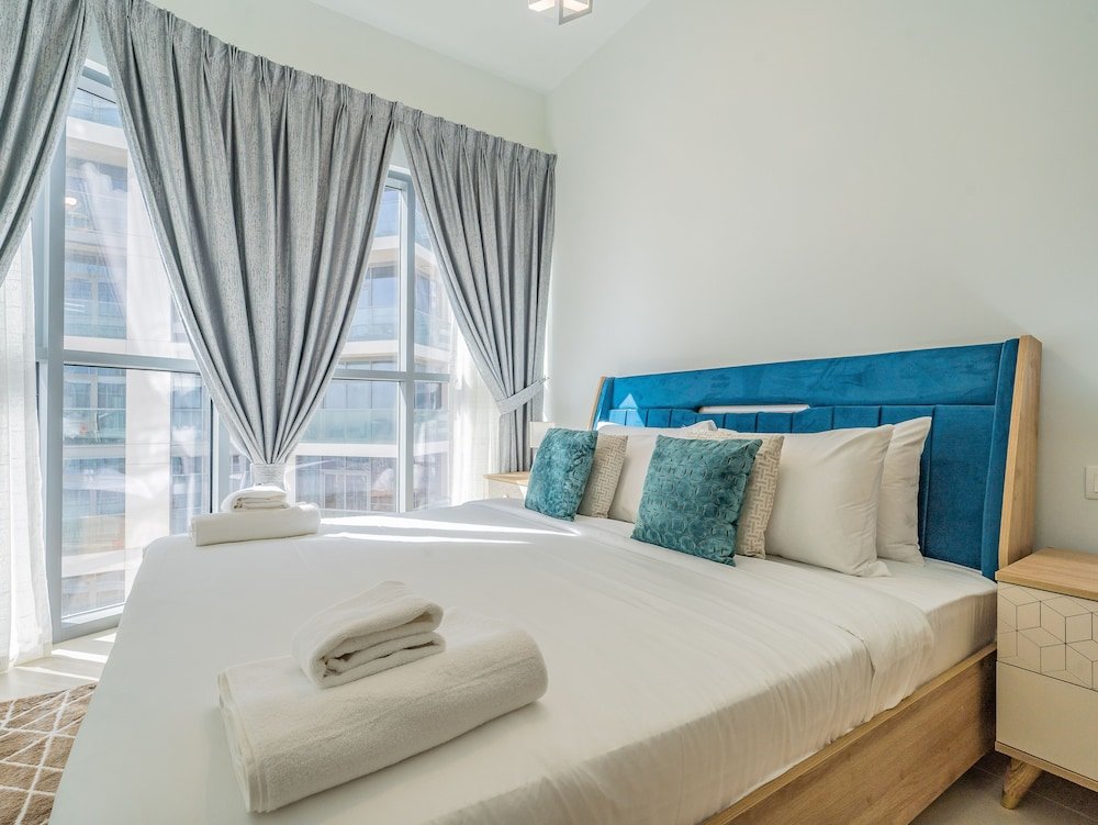 Дубай: Glamorous Apartment Facing Burj Khalifa