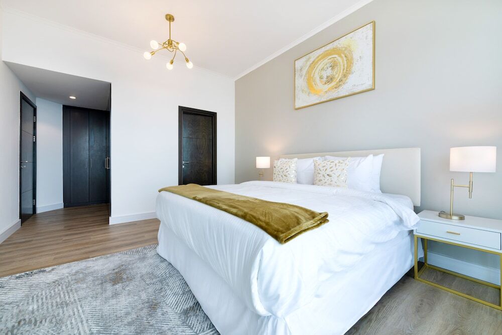 Дубай: High-floor Trendy Apt w Marina Palm Ocean Vws