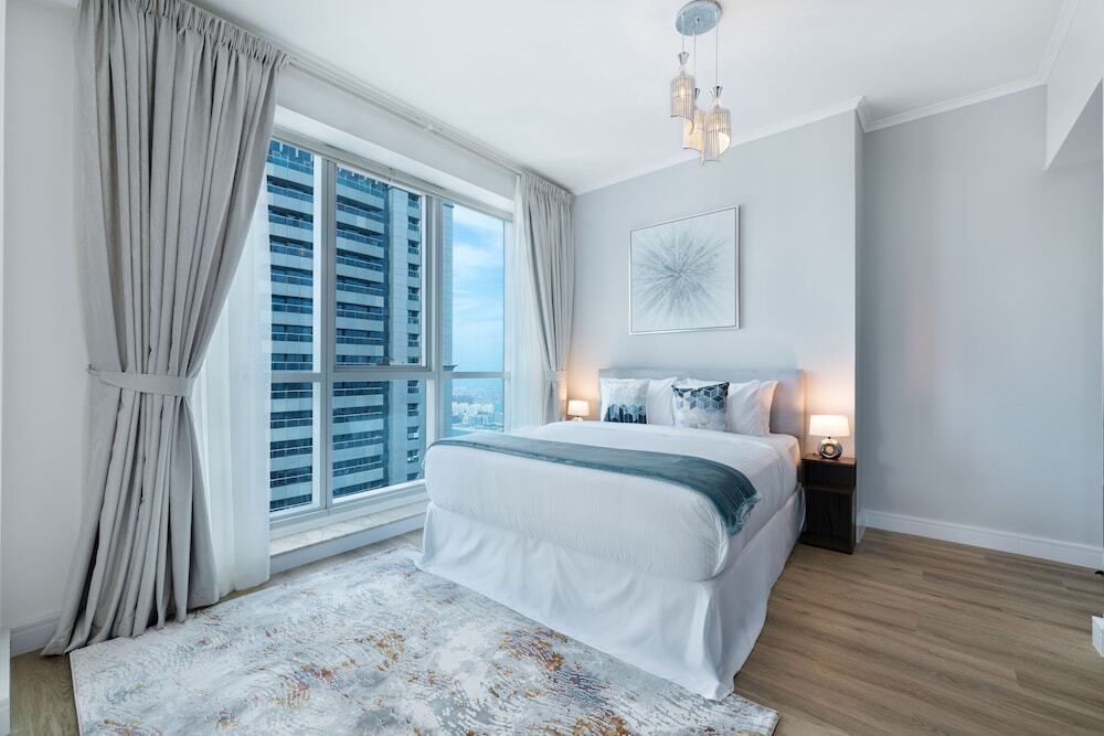 Дубай: High-floor Trendy Apt w Marina Palm Ocean Vws