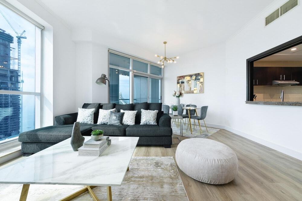 Дубай: High-floor Trendy Apt w Marina Palm Ocean Vws