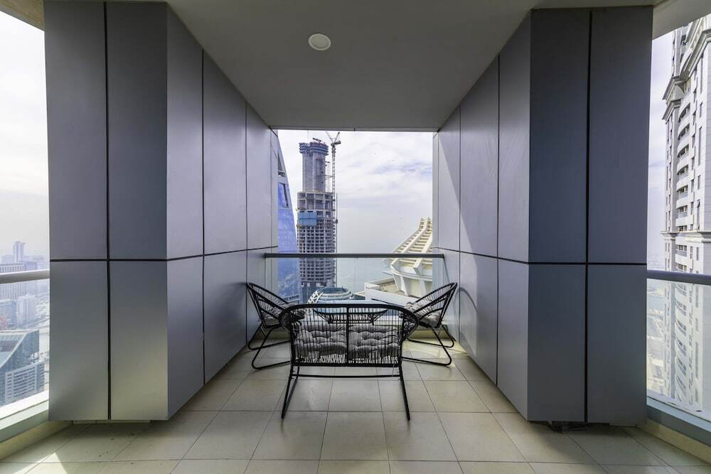 Дубай: High-floor Trendy Apt w Marina Palm Ocean Vws