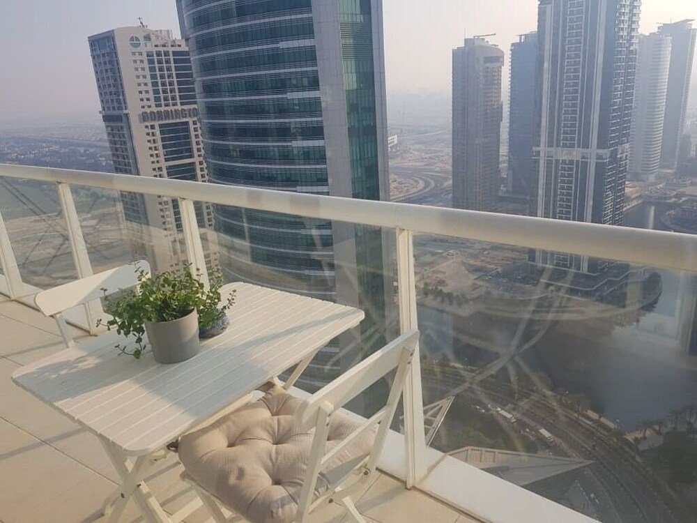 Дубай: Stunning Jlt Apartment With Beautiful Views and Luxury Amenities