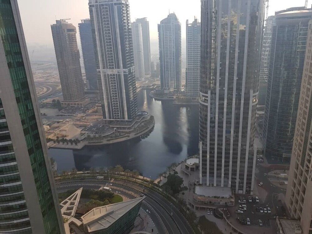 Дубай: Stunning Jlt Apartment With Beautiful Views and Luxury Amenities