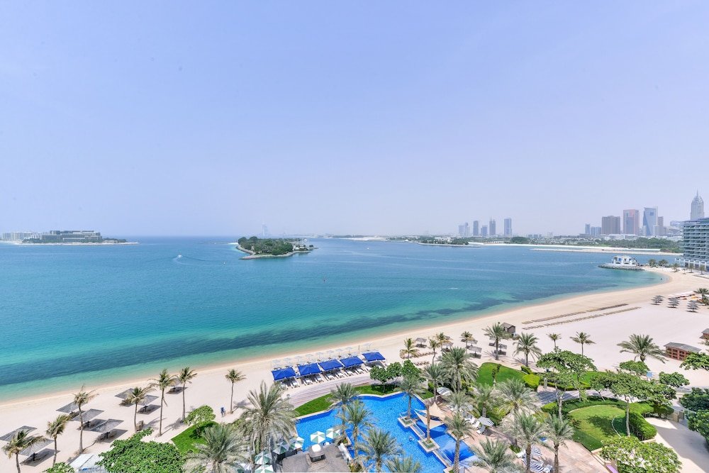 Дубай: Shoreline Beachfront Luxury Palm