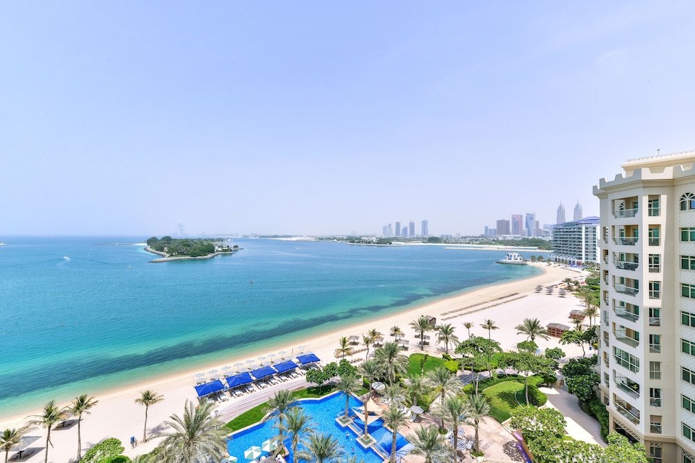 Дубай: Shoreline Beachfront Luxury Palm
