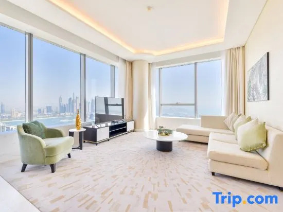 Дубай: Ultra Luxury Palm Tower with Shared Hotel Facilities