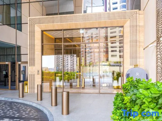 Дубай: Ultra Luxury Palm Tower with Shared Hotel Facilities