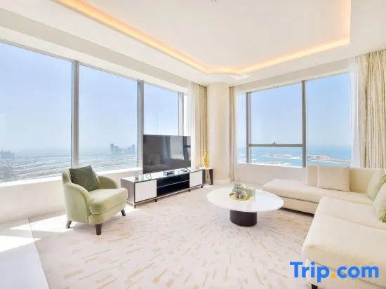 Дубай: Ultra Luxury Palm Tower with Shared Hotel Facilities