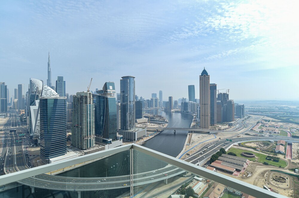 Дубай: Dubai Canal View 1 BR Premium Apartment - AMN