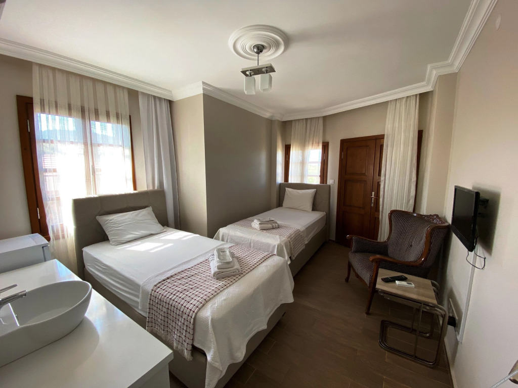 Айвалык: Mai Otel Cunda