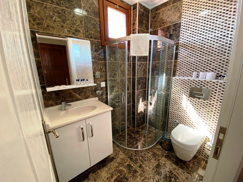Айвалык: Mai Otel Cunda