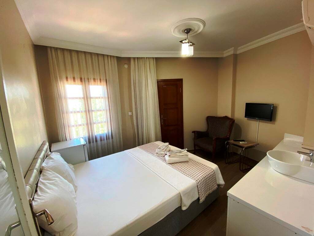 Айвалык: Mai Otel Cunda