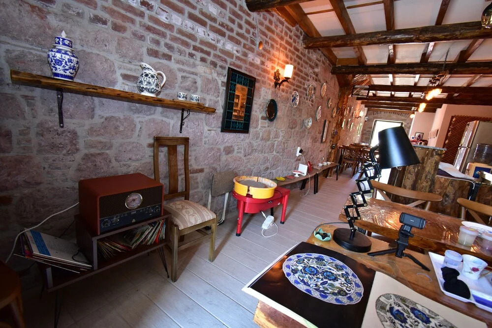 Айвалык: Lalekar Konuk Evi