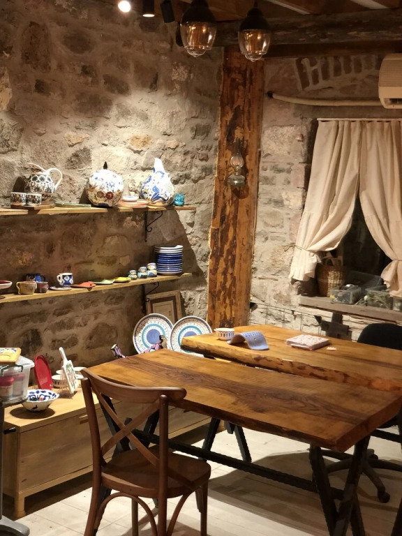 Айвалык: Lalekar Konuk Evi