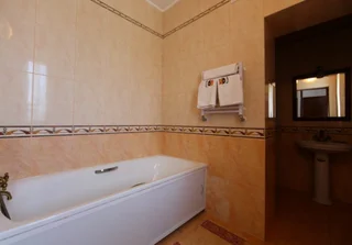 Рыбачье: Barcelona Hotel