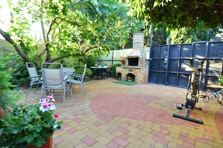 Алушта: Guest House Kiparis