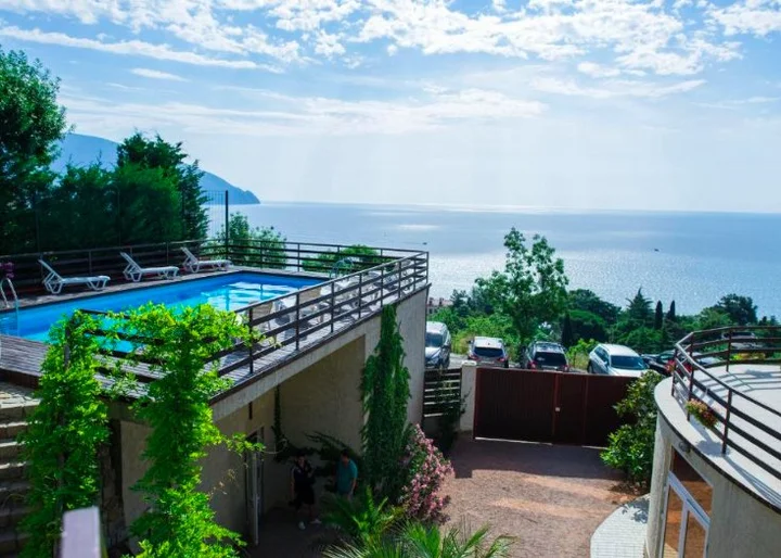 Утёс: Priliv Hotel