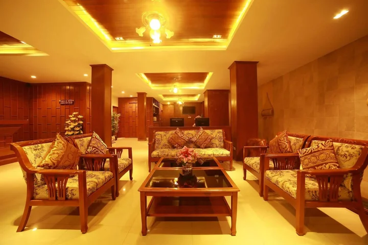 Кату: Lotus Hotel Patong