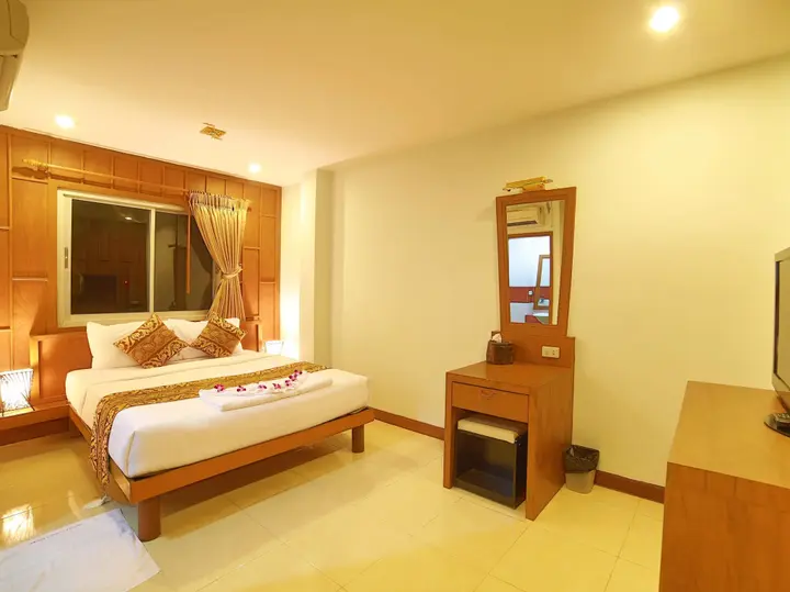 Кату: Lotus Hotel Patong