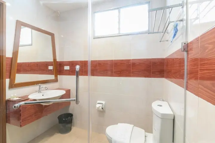 Кату: Lotus Hotel Patong