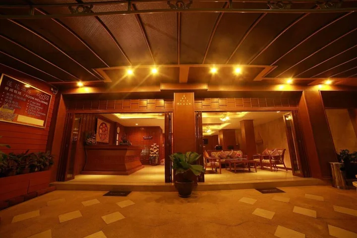 Кату: Lotus Hotel Patong