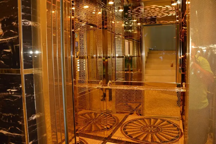 Ван: Haldi Hotel