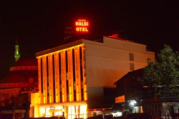 Ван: Haldi Hotel