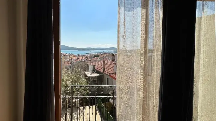 Айвалык: Konak Nazımaki
