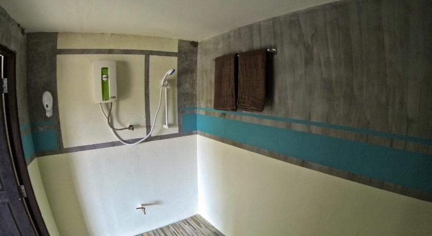 Ко-Липе: Davy Jones Locker Hotel