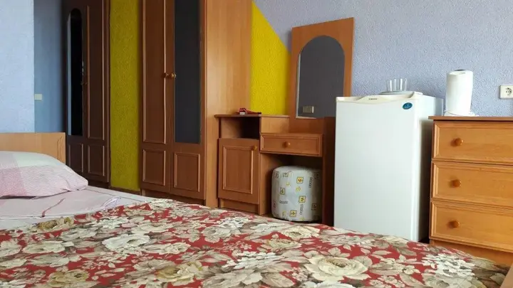 Саки: Lennara Hotel