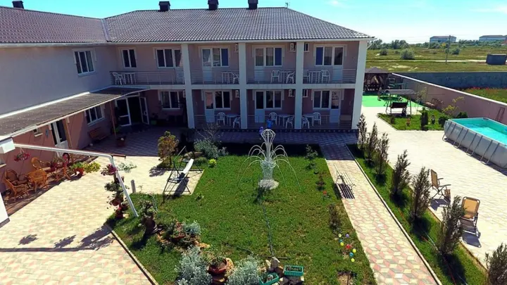 Заозерное: Guest house Lazurnyy Bereg