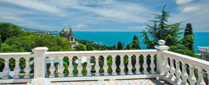 Алупка: Zolotyie kupola