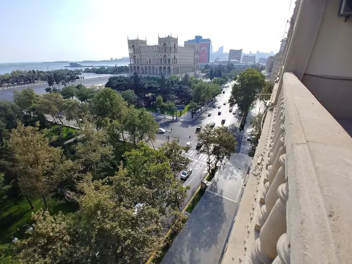 Баку: Deluxe Apartment with Sea and F1 view