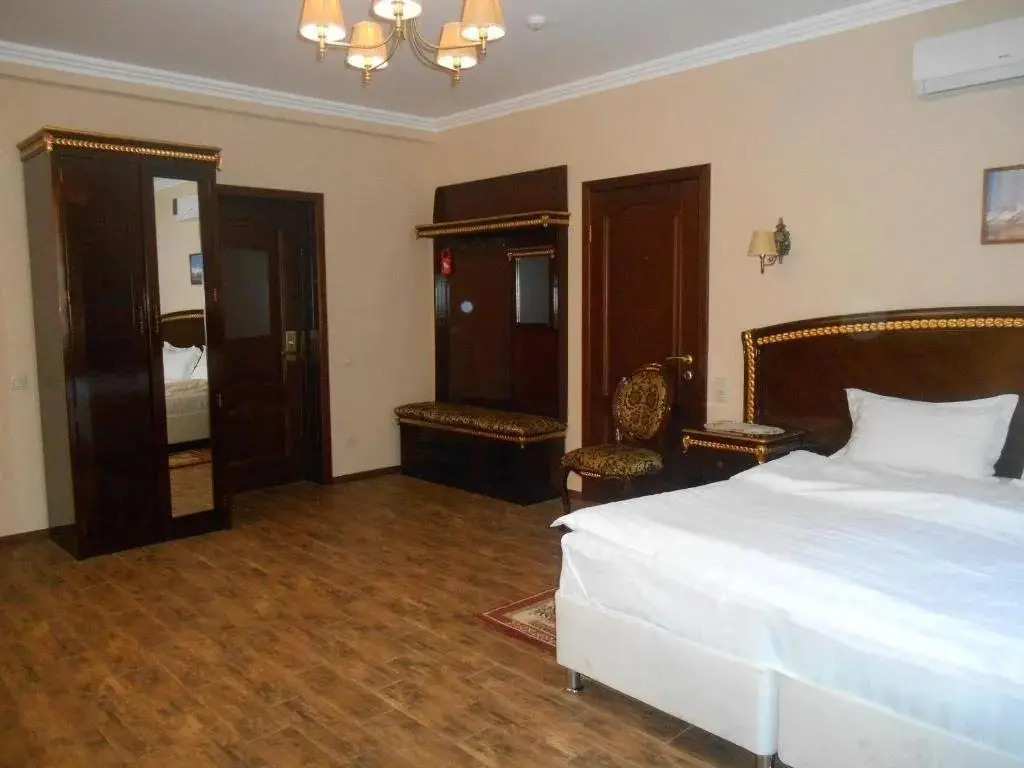 Красная Поляна: Green Hall Hotel