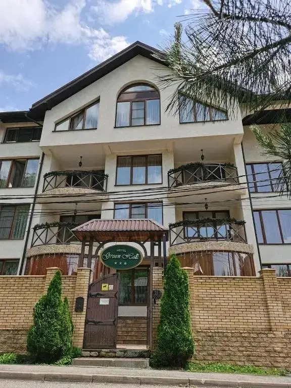 Красная Поляна: Green Hall Hotel