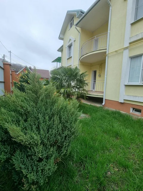 Агой: Меблированные комнаты  Малахит
