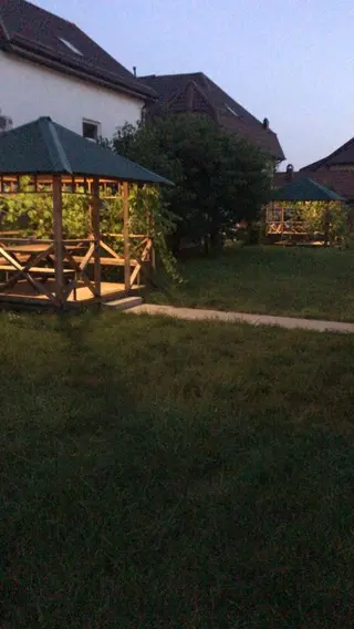 Агой: Меблированные комнаты Малахит